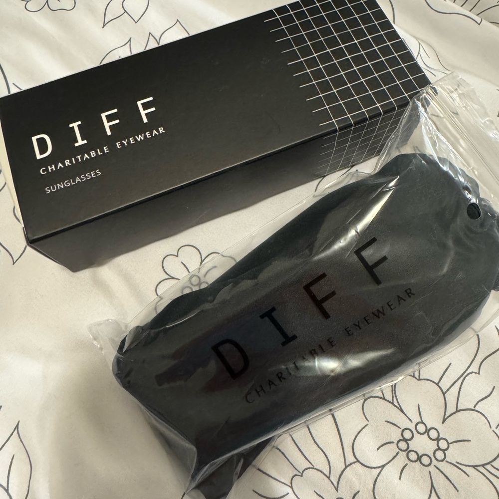 Diff Hailey Sunglasses - Tortoise - Picture 2 of 6